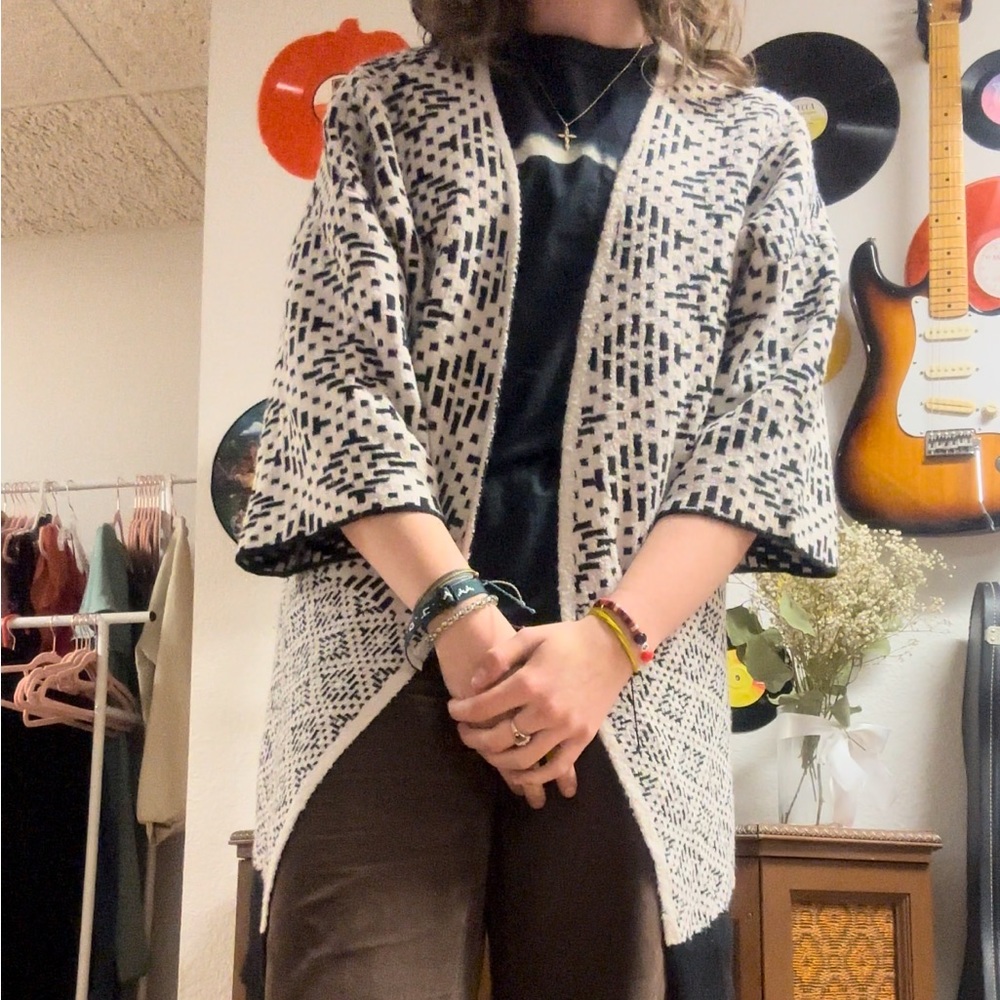 H&M Cute black and white cardigan!! Oversized!!
